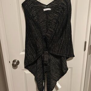 ❤️⭐️$5 when bundled! ⭐️ One size Just Fab NWT sweater wrap gold and black